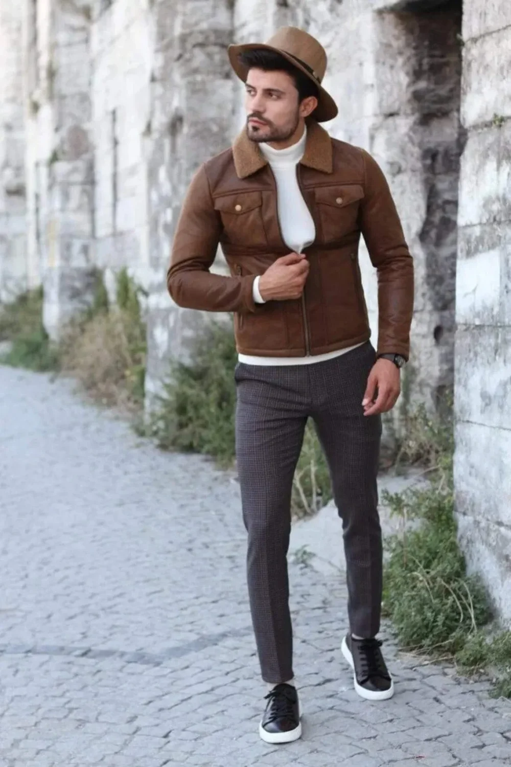 Men's Slim Fit Brown Leather Trucker Jacket with Fur Collar - Image 5