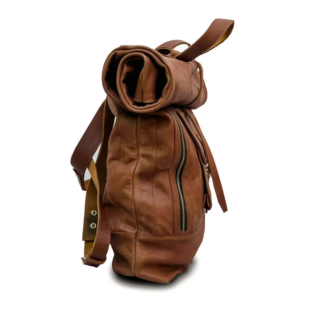 Men's Full Grain Vegetable Tanned Leather Travel Backpack - Image 3