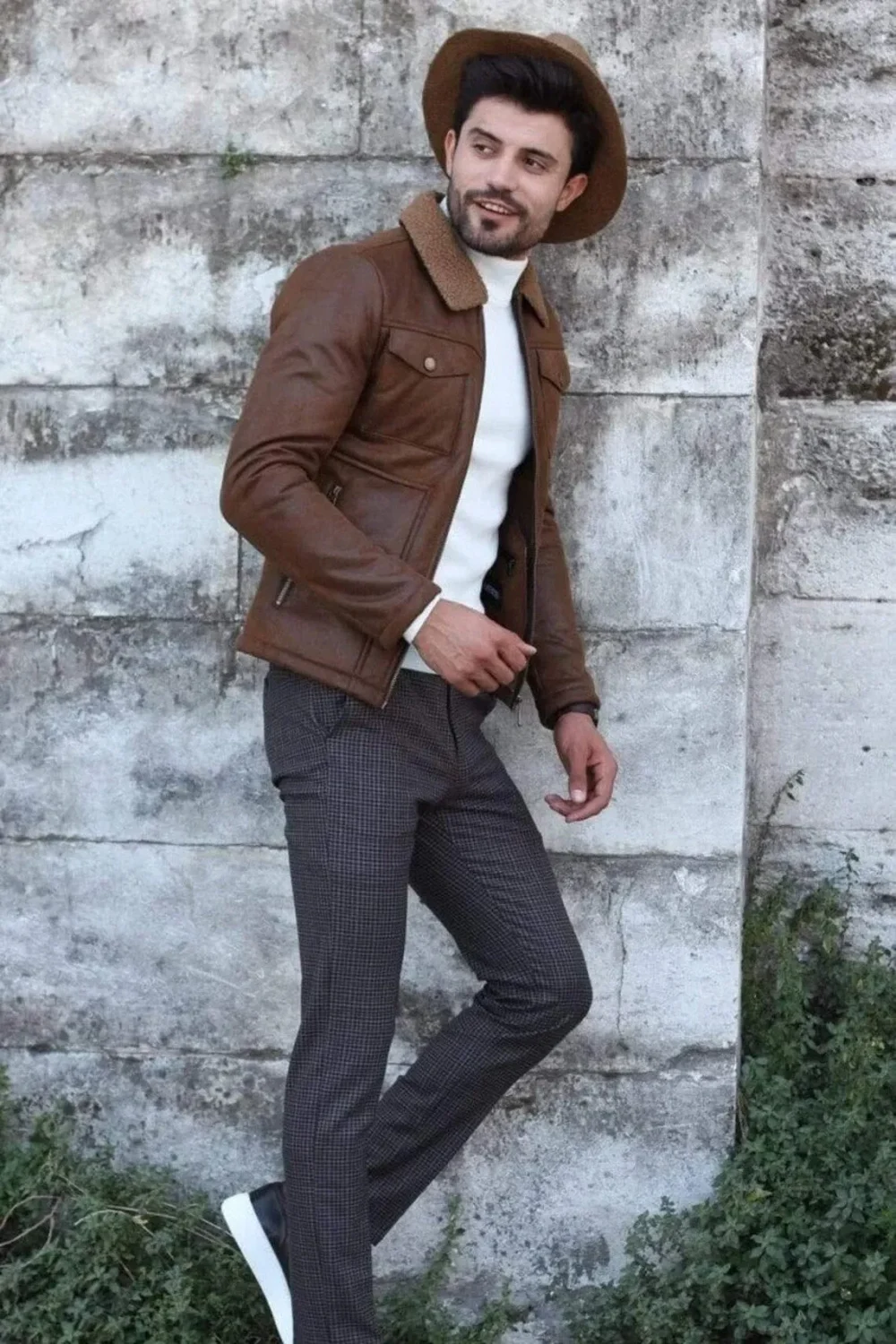 Men's Slim Fit Brown Leather Trucker Jacket with Fur Collar - Image 4
